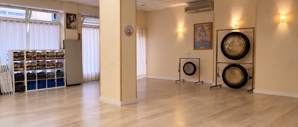 Sala del Centro de Yoga Aquarius en Cartagena